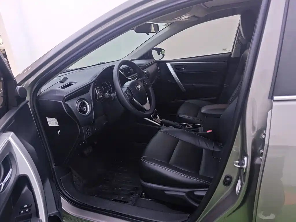 Toyota Corolla Hybrid — фото 10