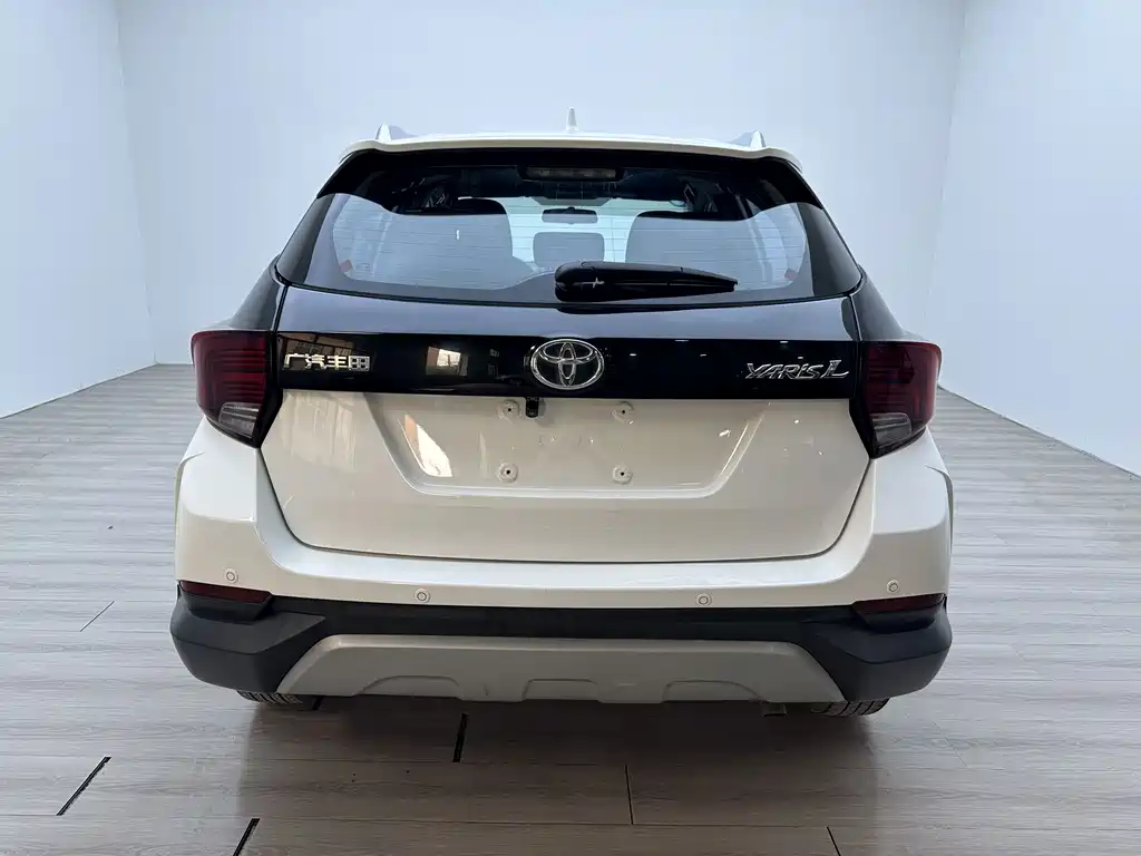 Toyota Yaris L — фото 4