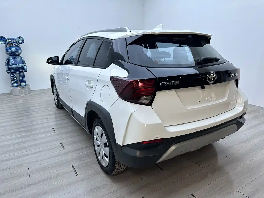 Toyota Yaris L — фото 5