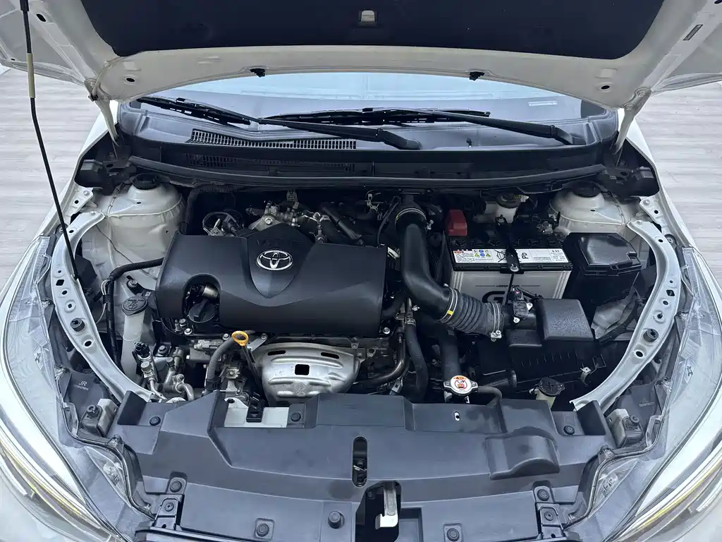 Toyota Yaris L — фото 6