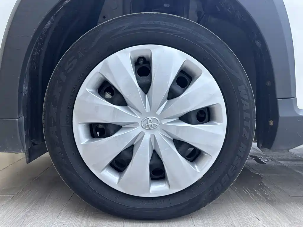 Toyota Yaris L — фото 8