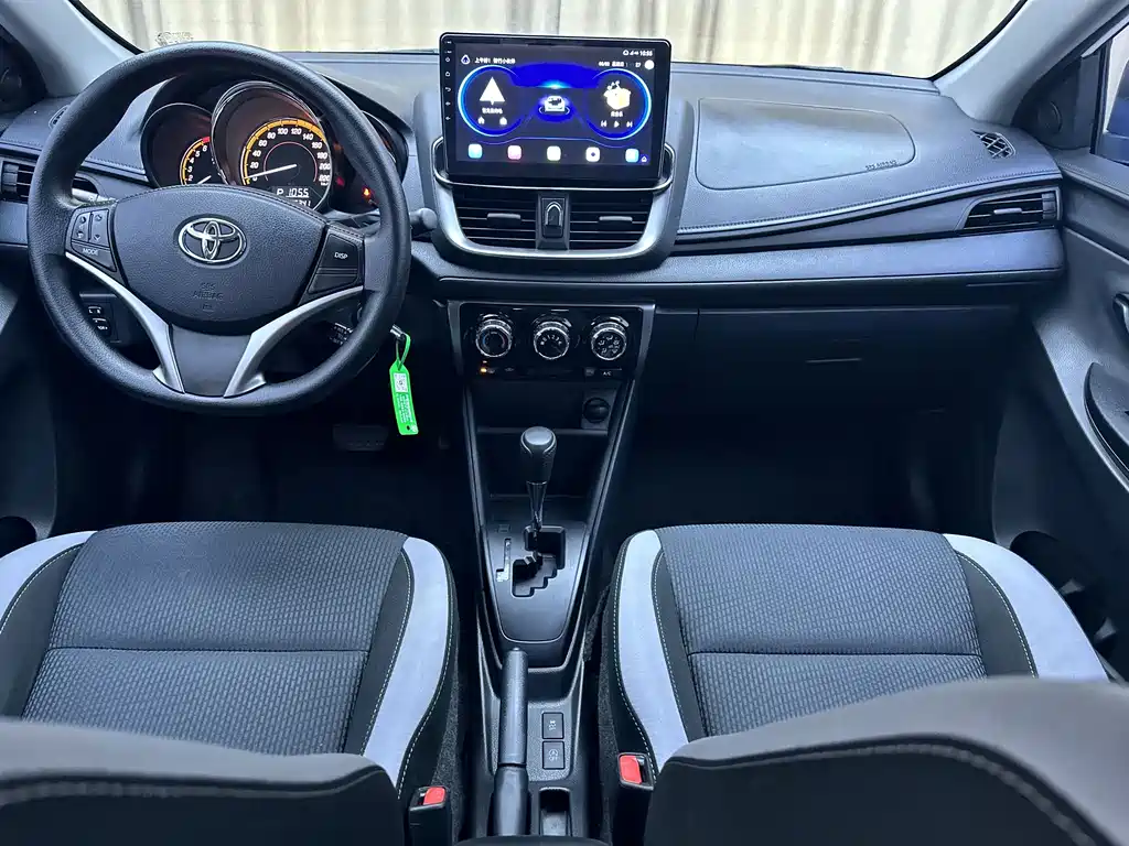 Toyota Yaris L — фото 9