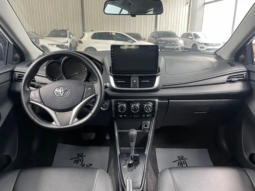 Toyota Yaris L — фото 6