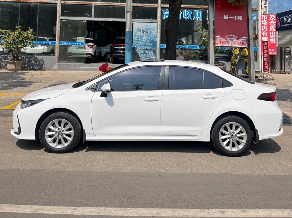 Toyota Corolla — фото 3