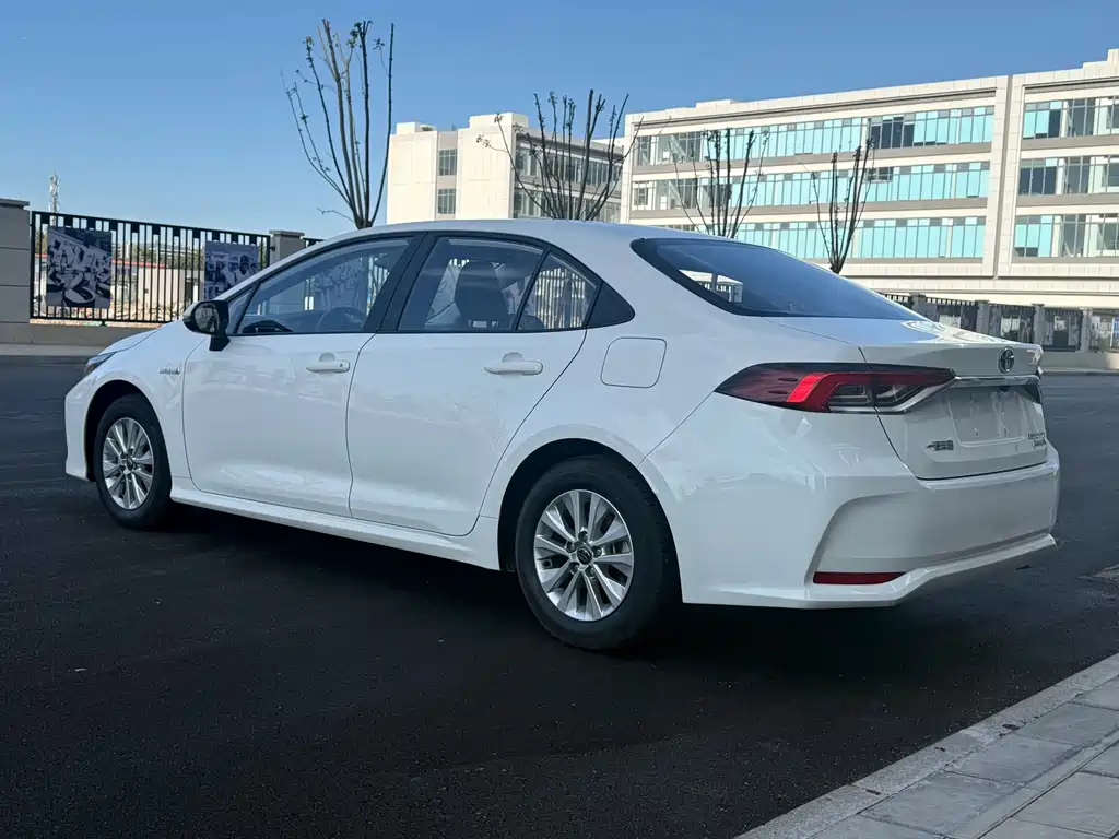 Toyota Corolla — фото 6