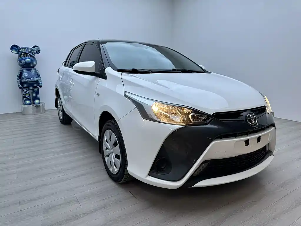 Toyota Yaris L — фото 3