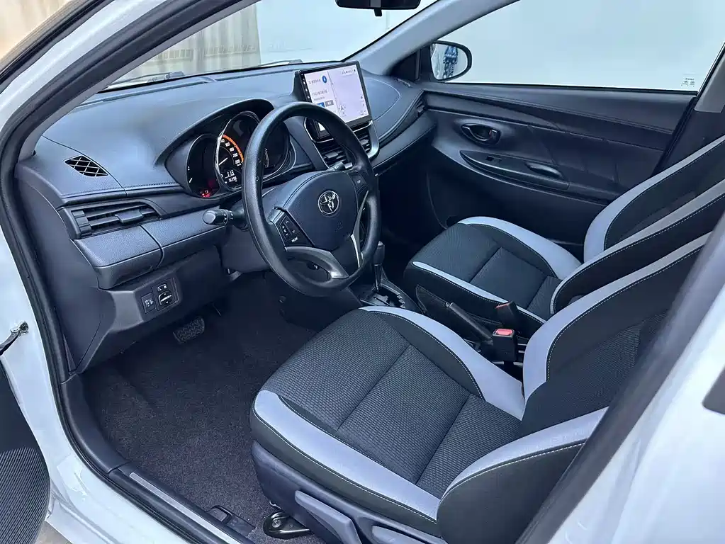 Toyota Yaris L — фото 6