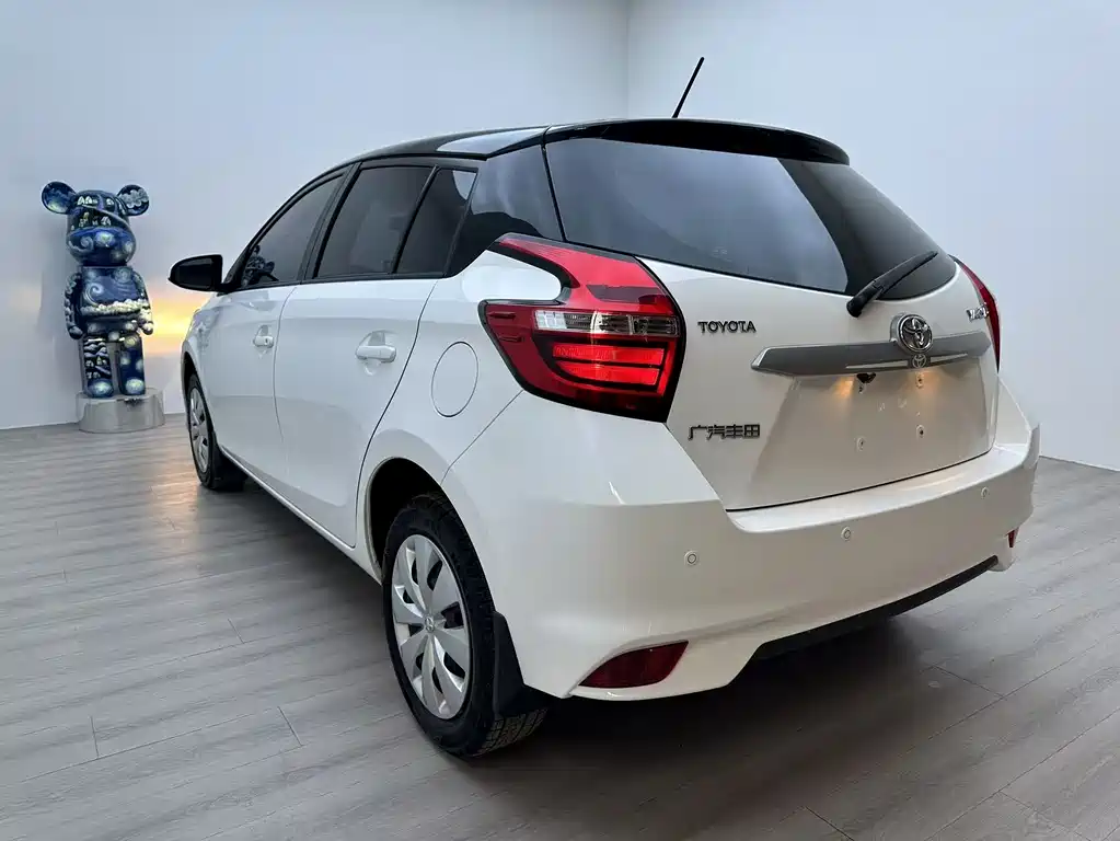 Toyota Yaris L — фото 7