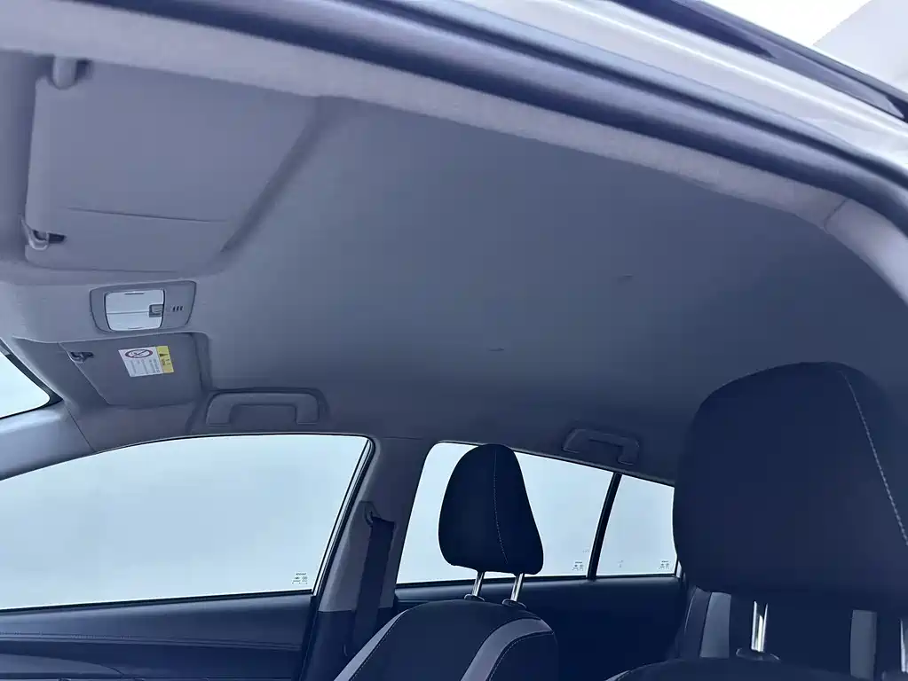Toyota Yaris L — фото 8