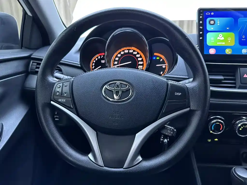 Toyota Yaris L — фото 9