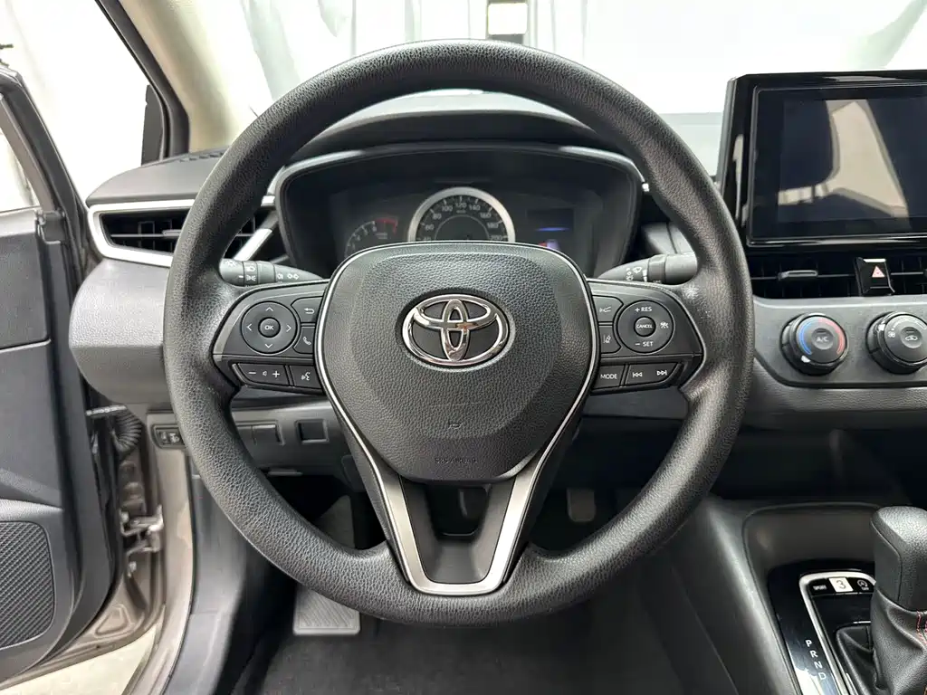 Toyota Corolla — фото 7