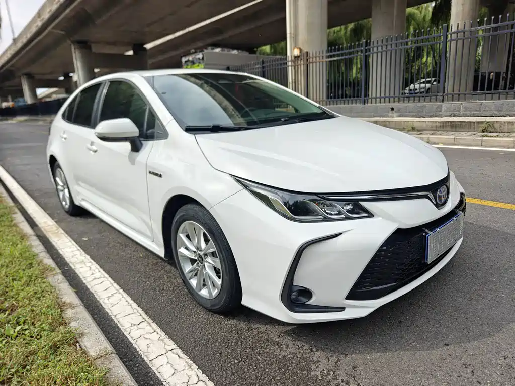 Toyota Corolla — фото 2