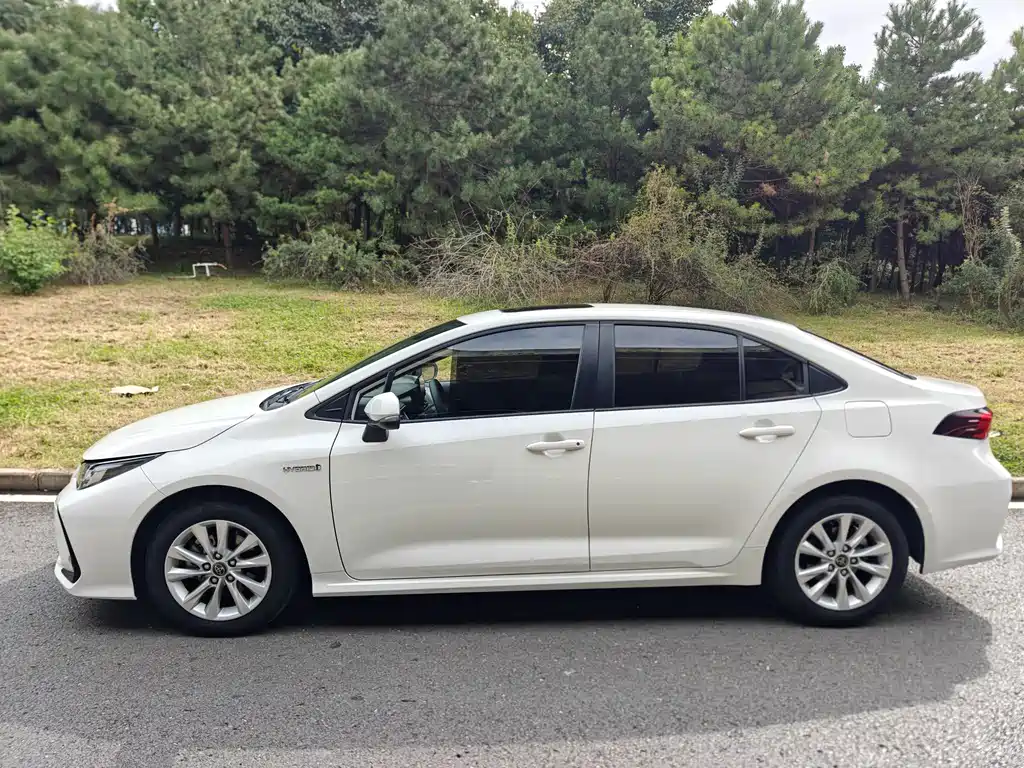 Toyota Corolla — фото 3