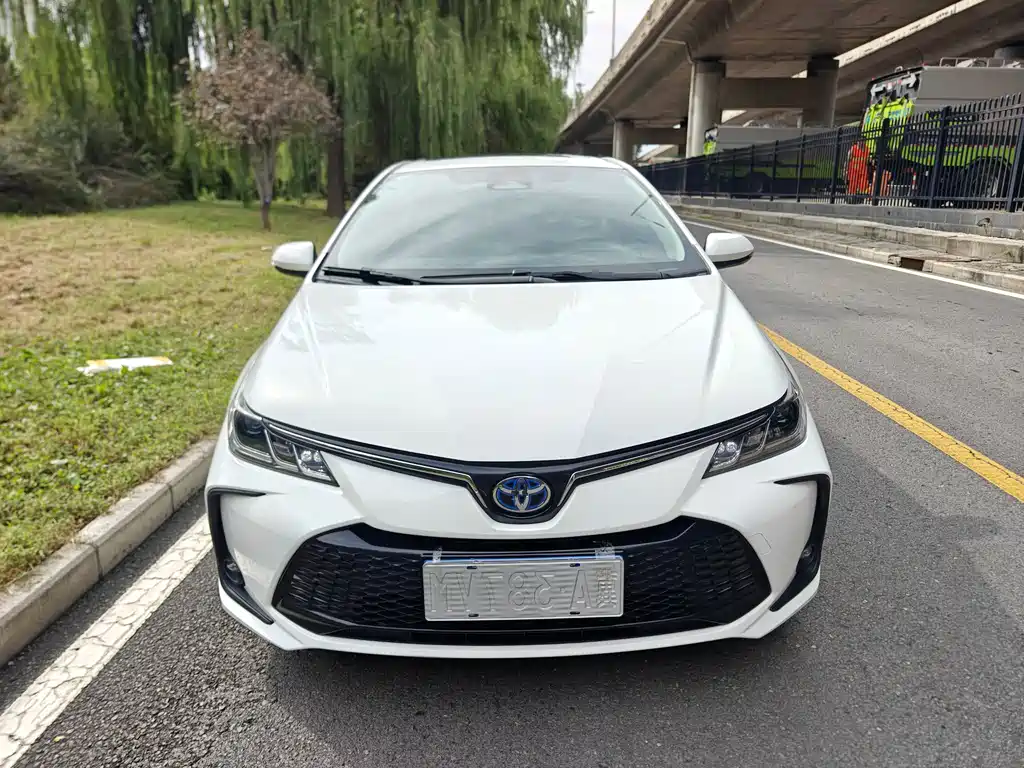 Toyota Corolla — фото 4