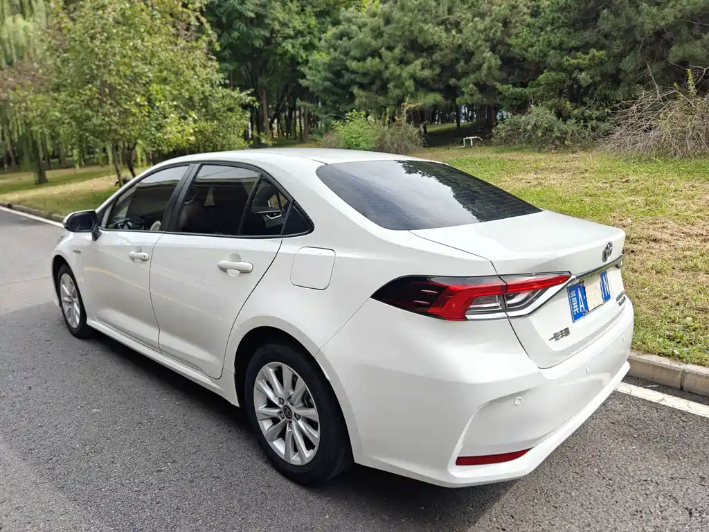 Toyota Corolla — фото 6
