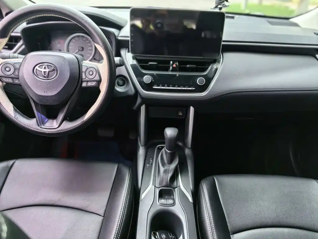 Toyota Corolla Cross — фото 13