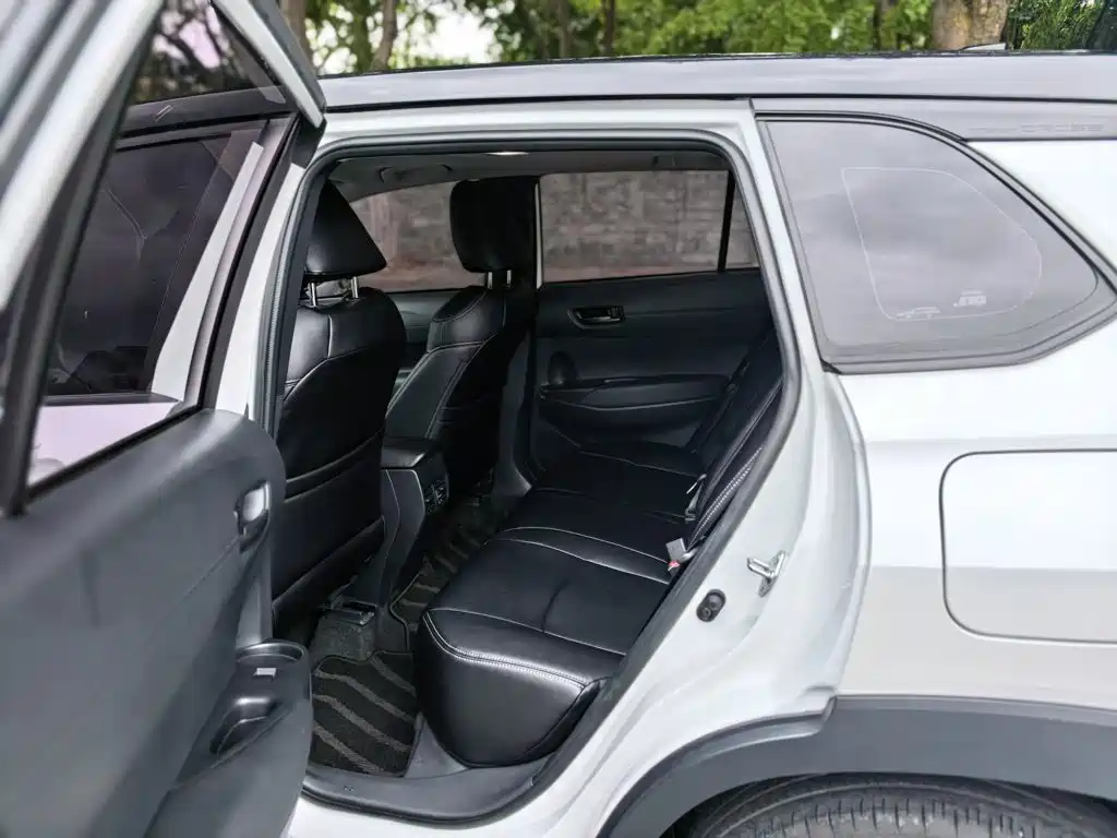 Toyota Corolla Cross — фото 17