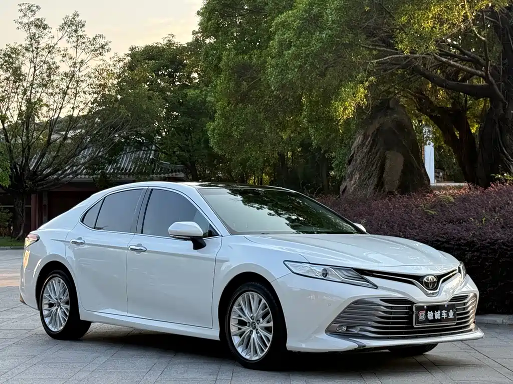 Toyota Camry — фото 3