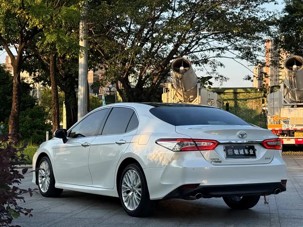 Toyota Camry — фото 4