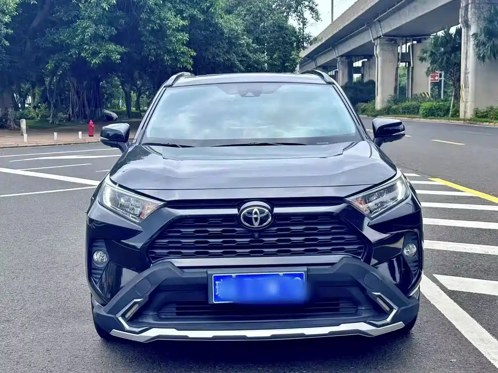 Toyota RAV4 — фото 2