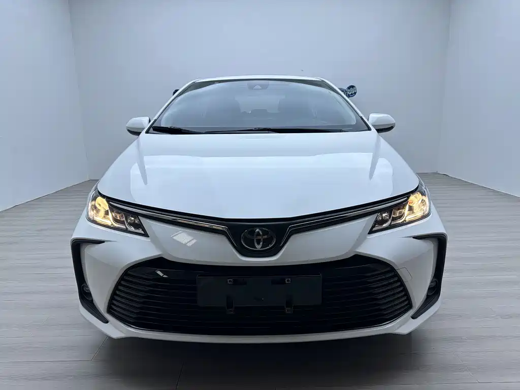 Toyota Corolla — фото 2