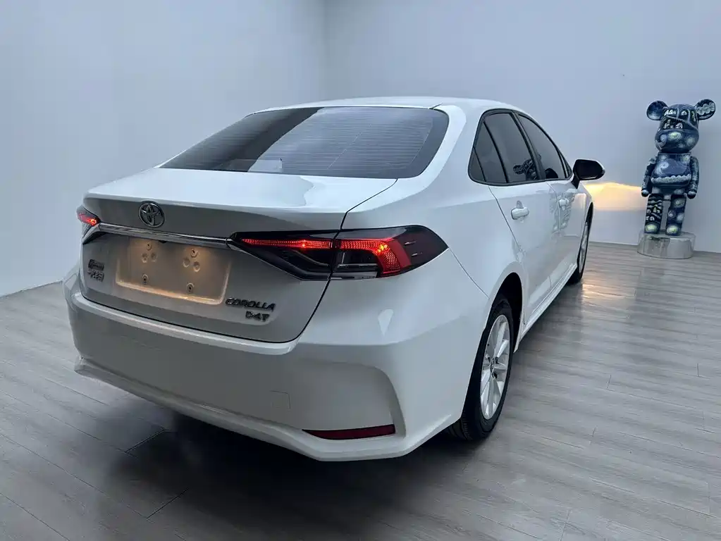 Toyota Corolla — фото 5