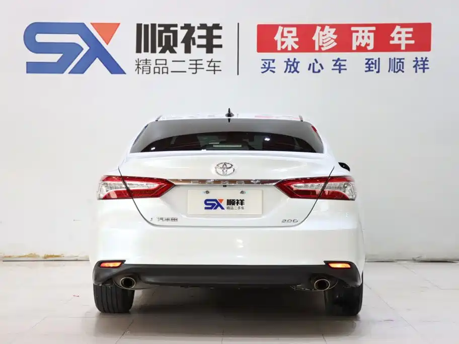 Toyota Camry — фото 5