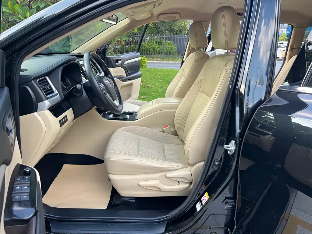 Toyota Highlander — фото 11