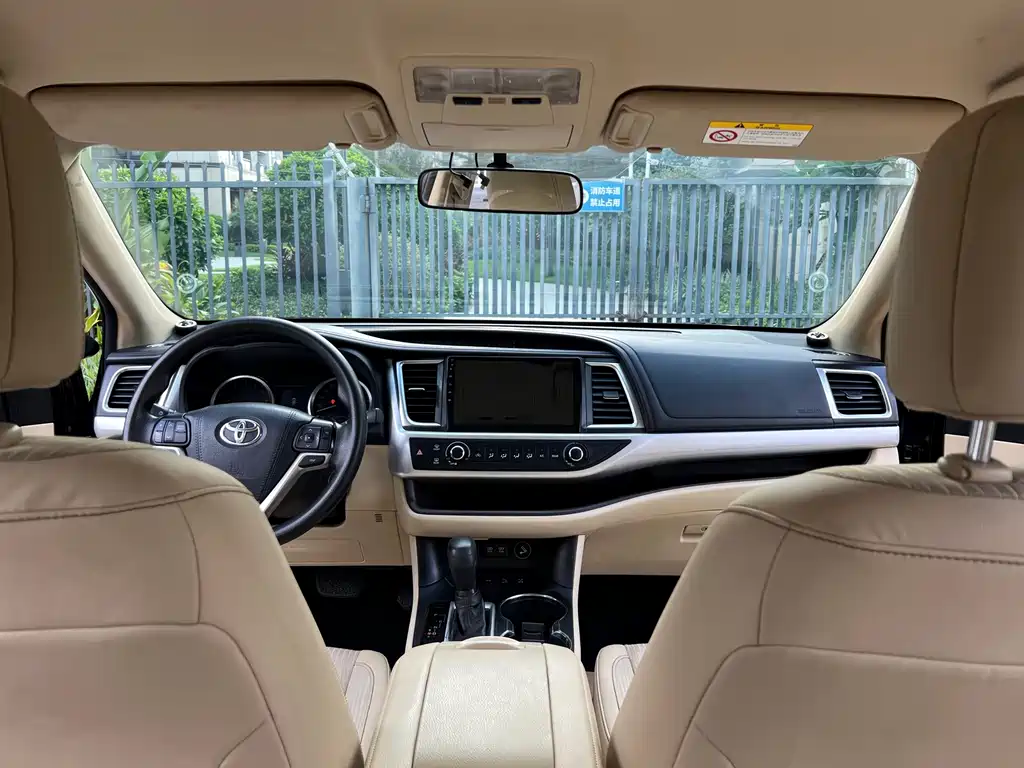 Toyota Highlander — фото 14