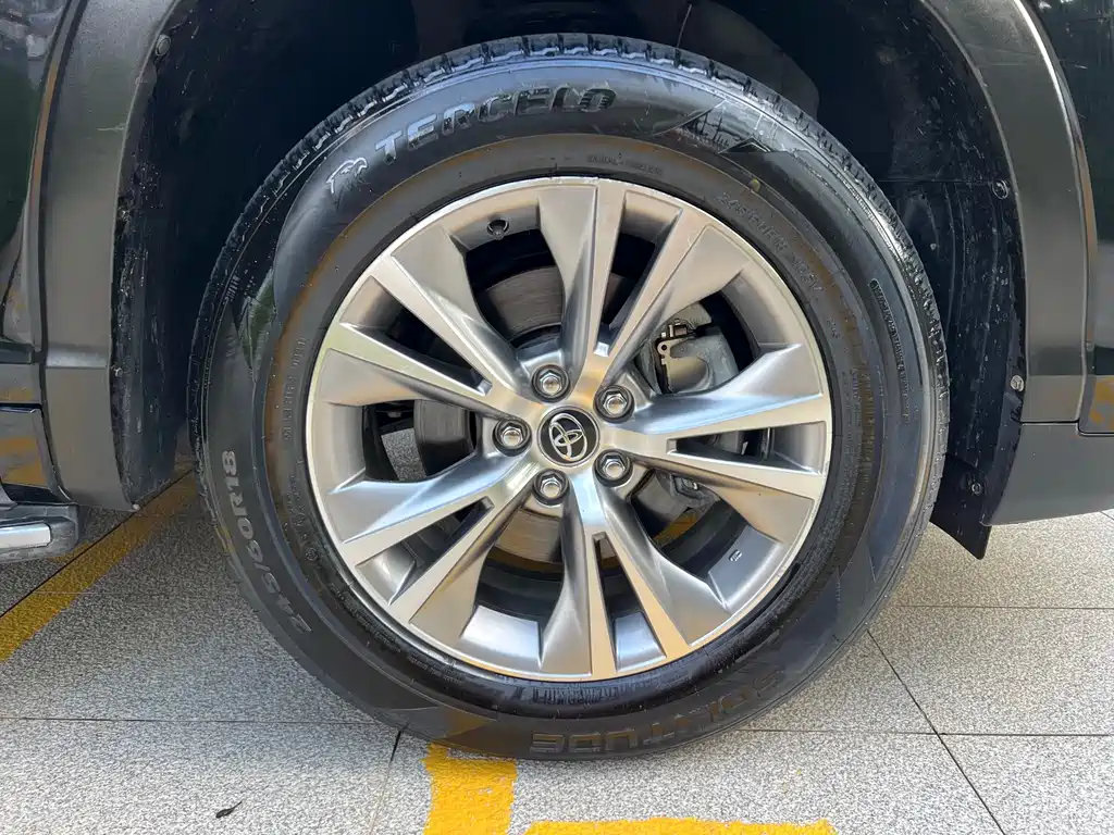 Toyota Highlander — фото 17