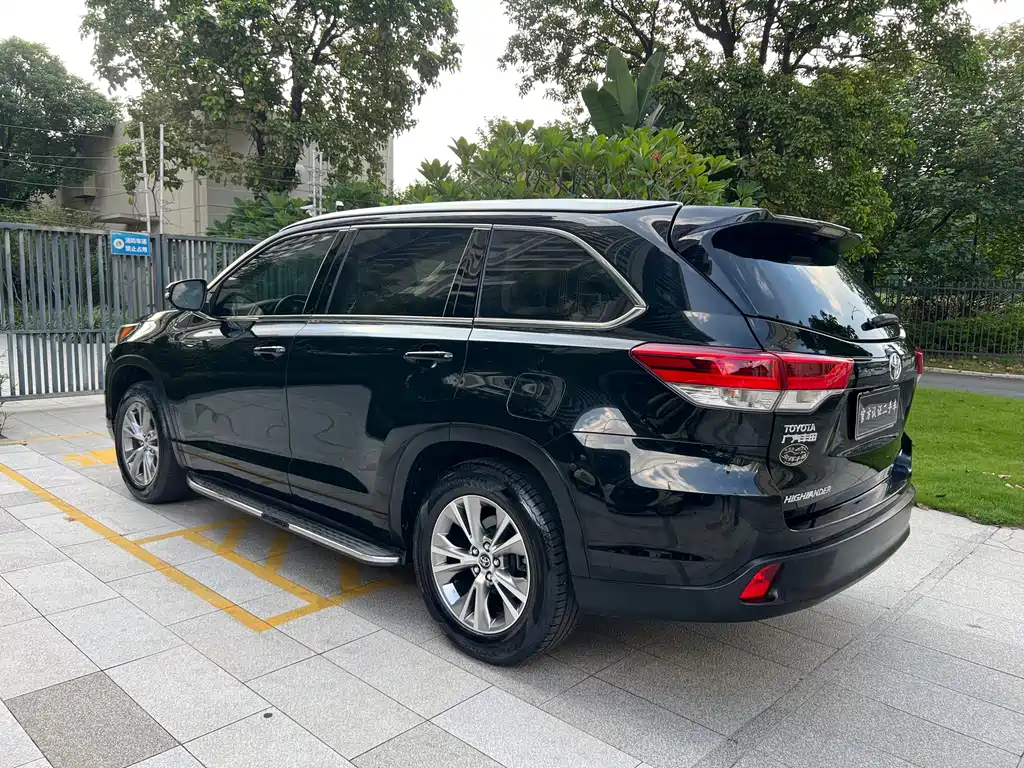 Toyota Highlander — фото 6
