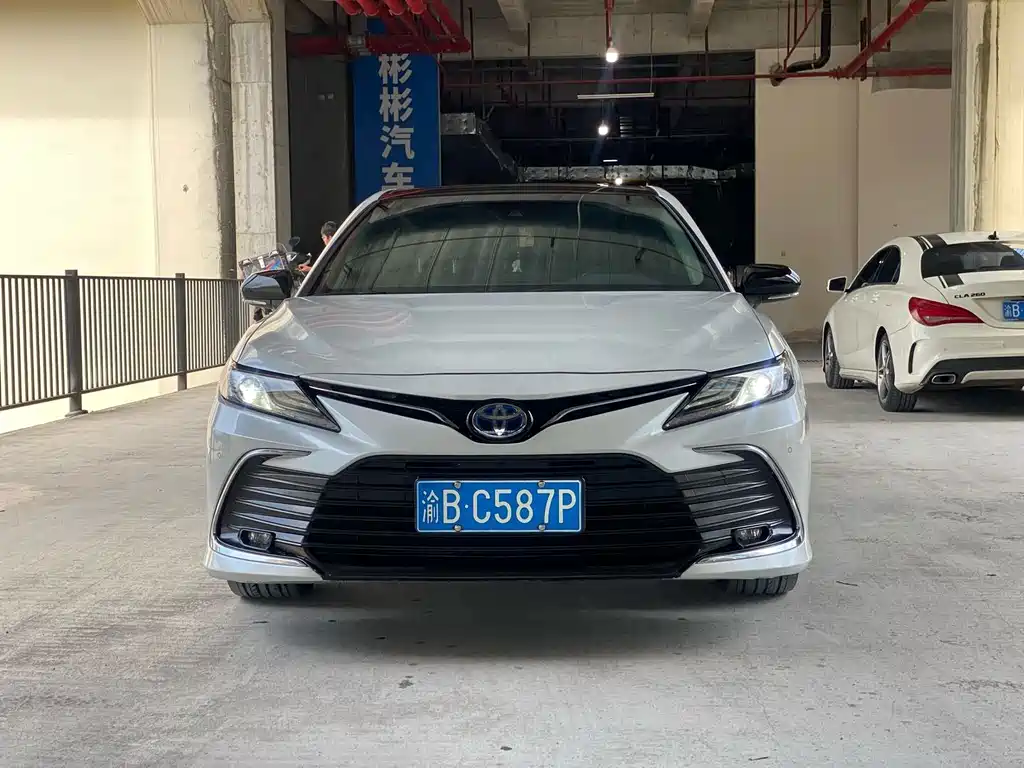 Toyota Camry — фото 2