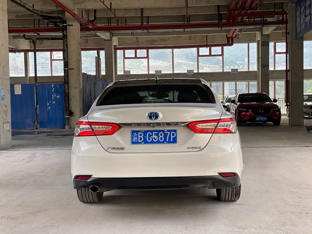 Toyota Camry — фото 5
