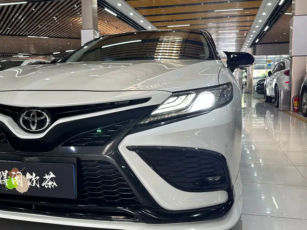 Toyota Camry — фото 20