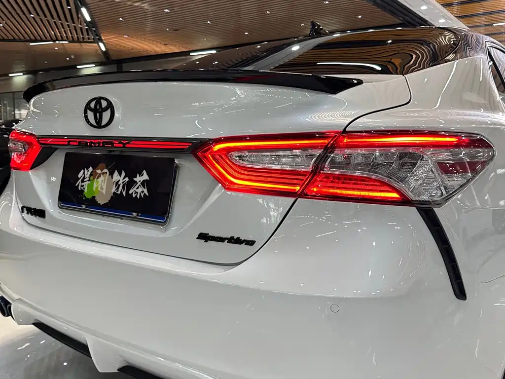 Toyota Camry — фото 21