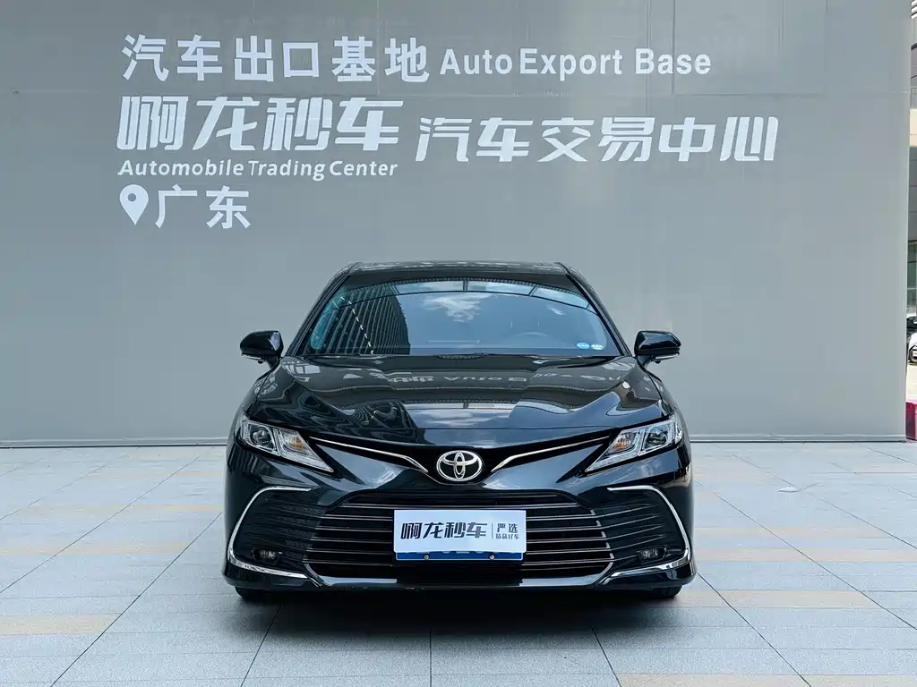 Toyota Camry — фото 2