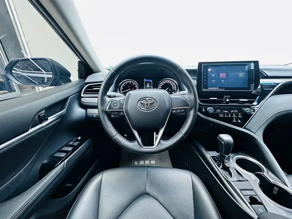 Toyota Camry — фото 13