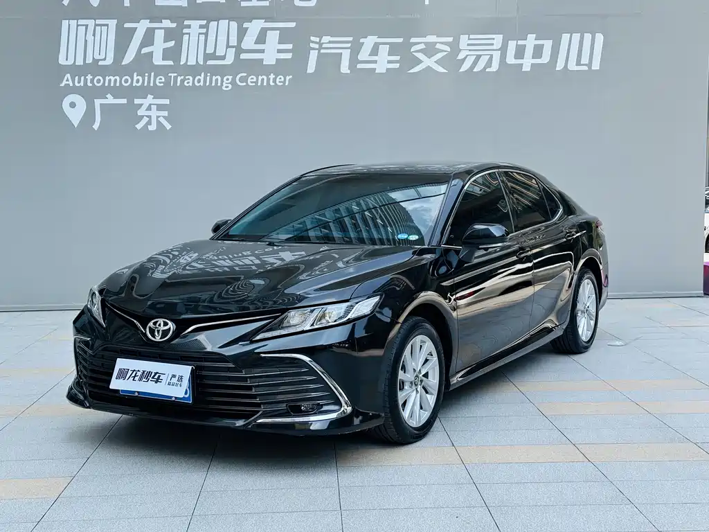 Toyota Camry — фото 15