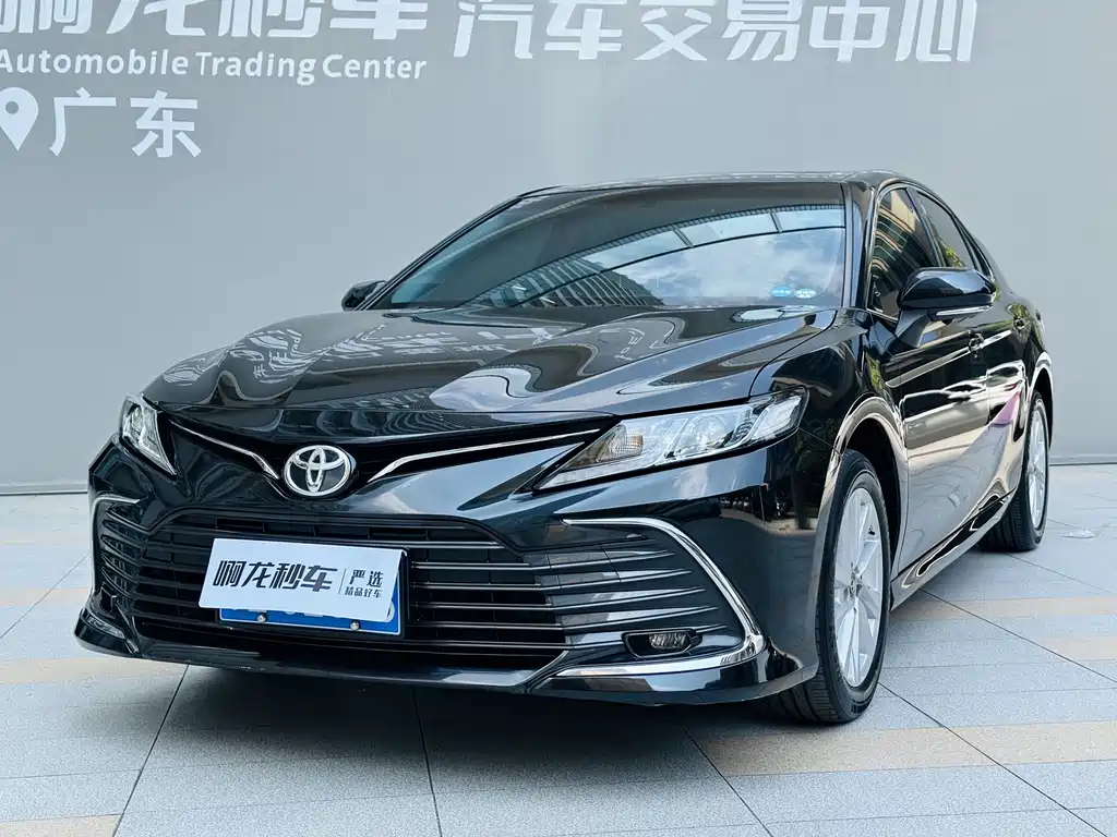 Toyota Camry — фото 18