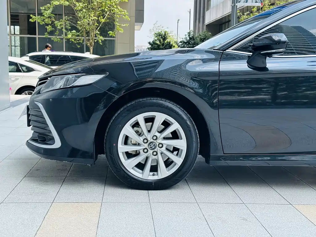 Toyota Camry — фото 21