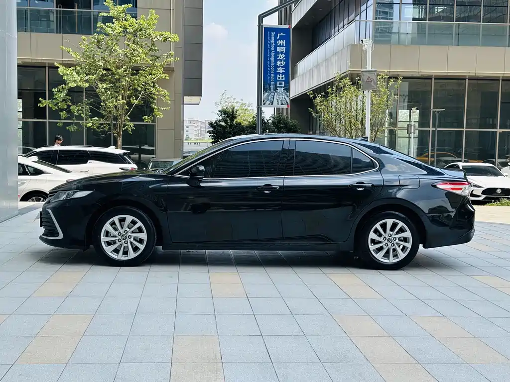 Toyota Camry — фото 4