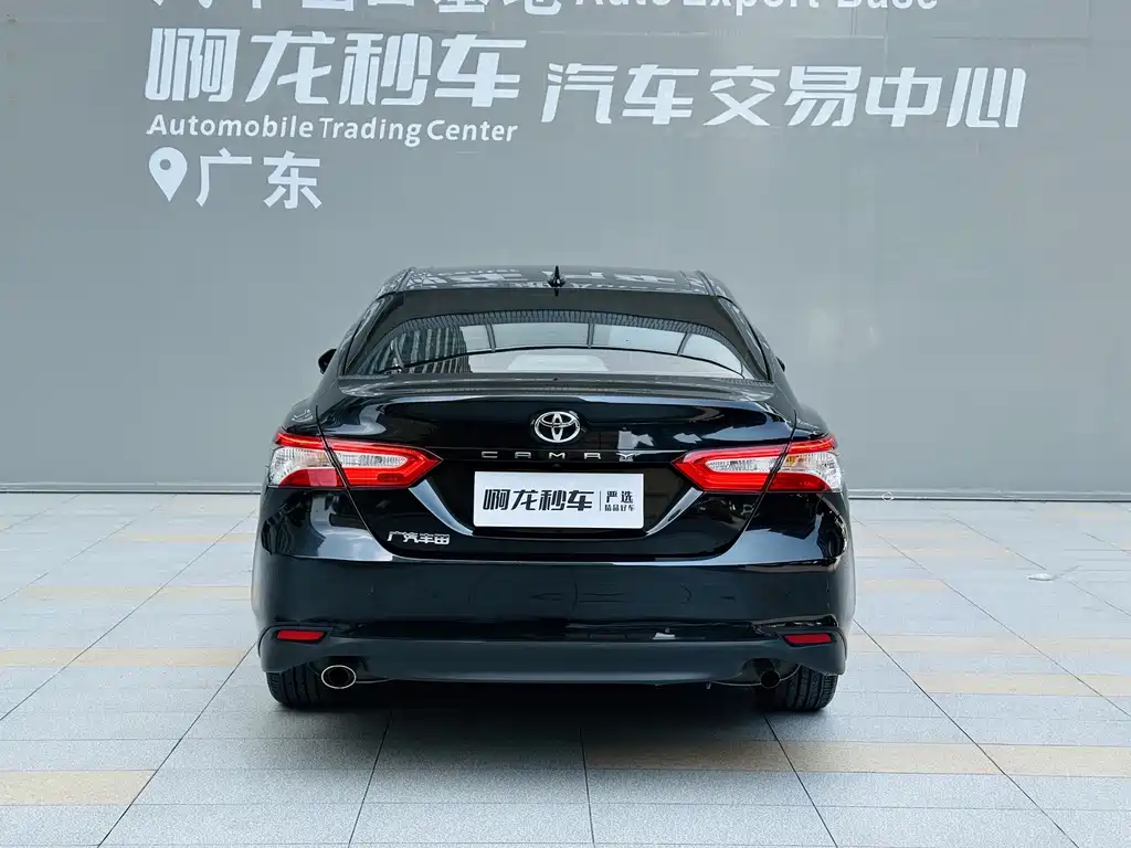 Toyota Camry — фото 5
