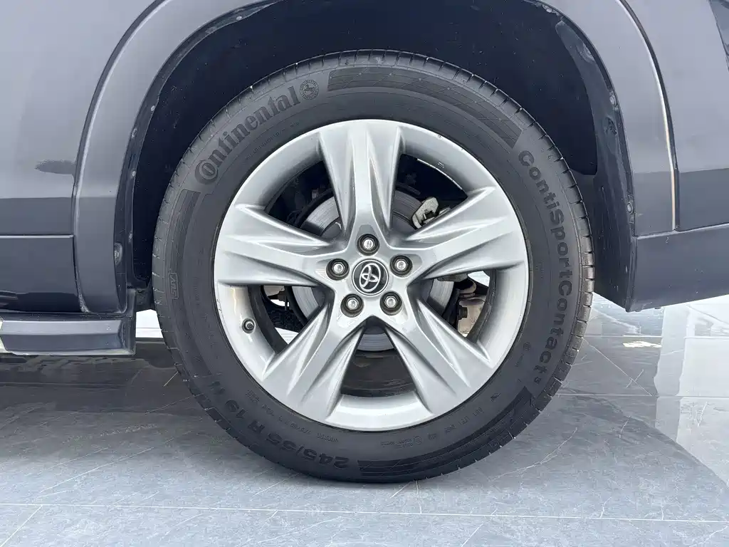 Toyota Highlander — фото 9