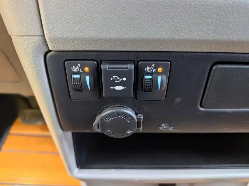 Toyota Sienna — фото 11