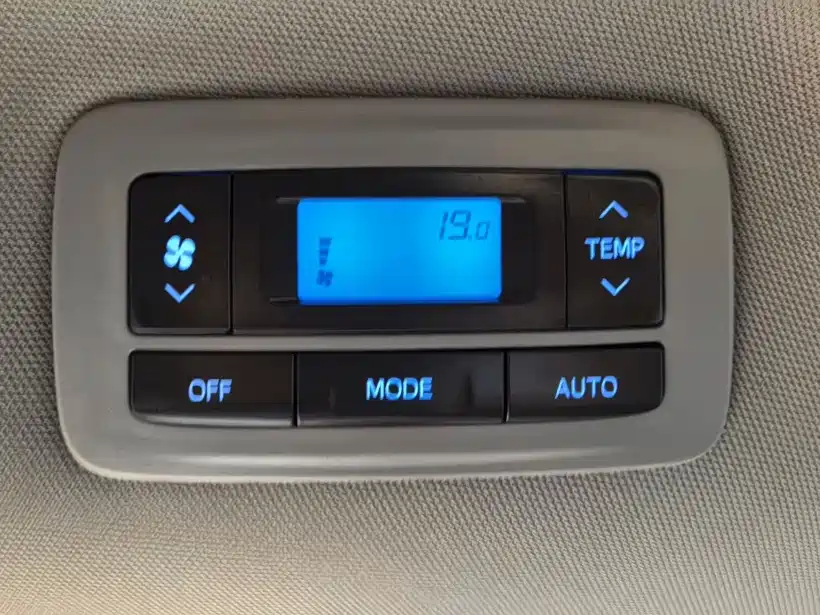 Toyota Sienna — фото 13