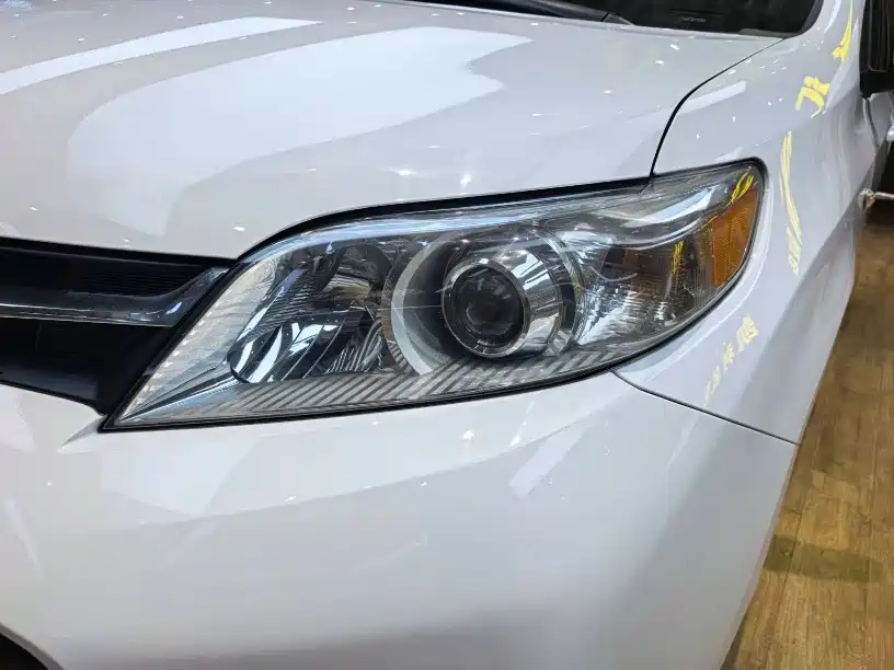 Toyota Sienna — фото 18
