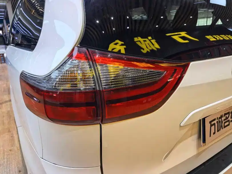 Toyota Sienna — фото 19