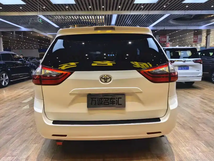 Toyota Sienna — фото 21