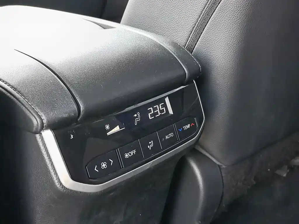 Toyota Highlander — фото 15