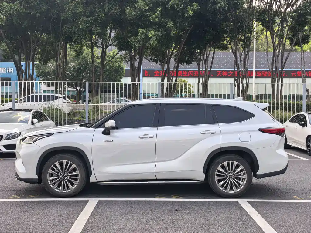 Toyota Highlander — фото 7